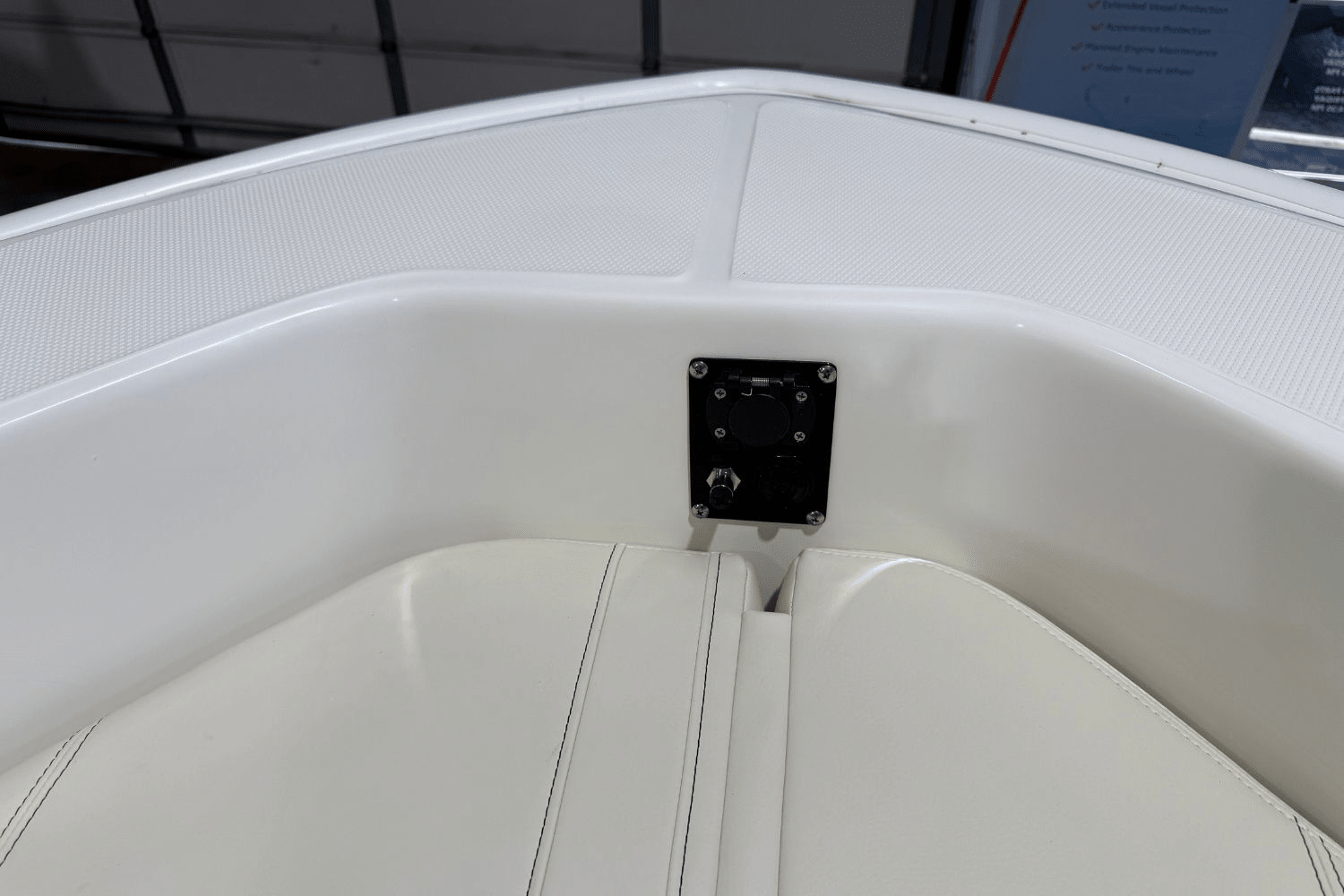 2026 Boston Whaler 250 Dauntless Image Thumbnail #23