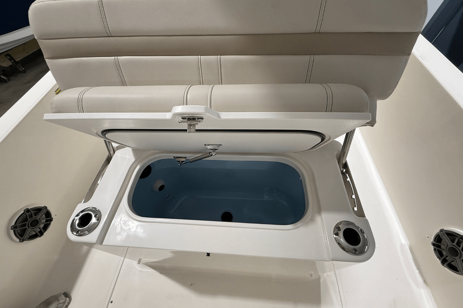 2026 Boston Whaler 250 Dauntless Image Thumbnail #10