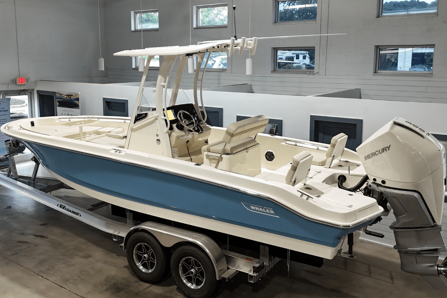 2026 Boston Whaler 250 Dauntless Image Thumbnail #4