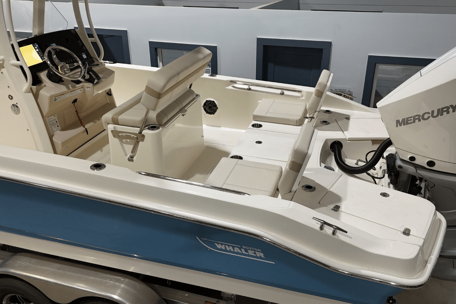 2026 Boston Whaler 250 Dauntless Image Thumbnail #3