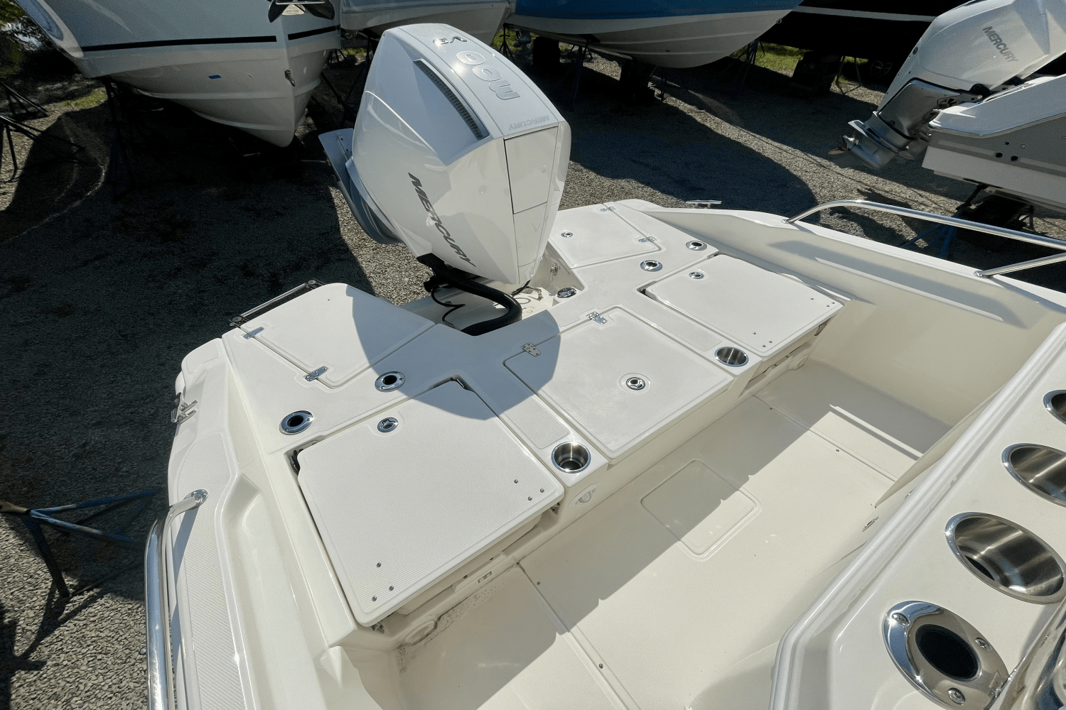 2026 Boston Whaler 250 Dauntless Image Thumbnail #8