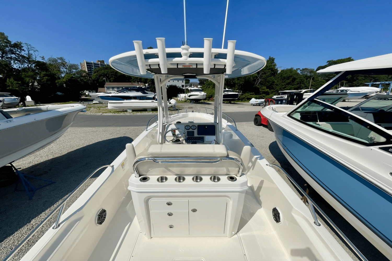 2026 Boston Whaler 250 Dauntless Image Thumbnail #6