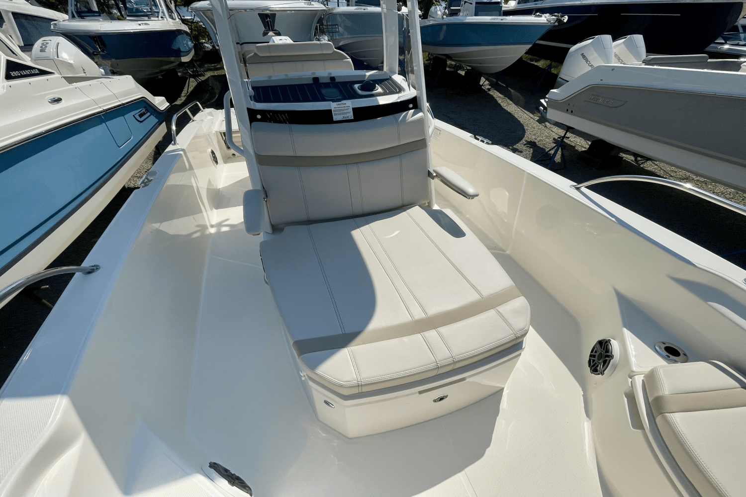 2026 Boston Whaler 250 Dauntless Image Thumbnail #18