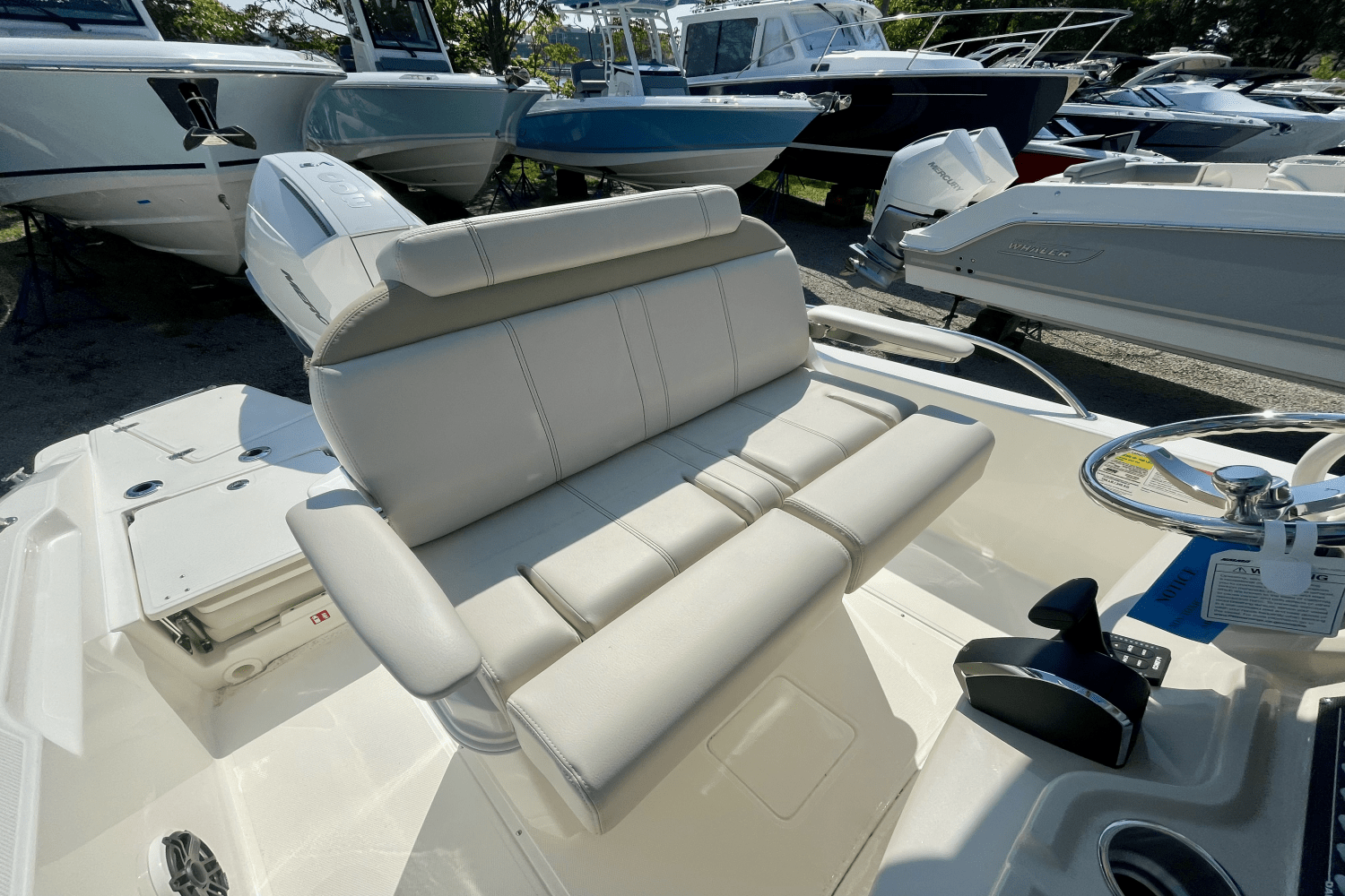2026 Boston Whaler 250 Dauntless Image Thumbnail #12