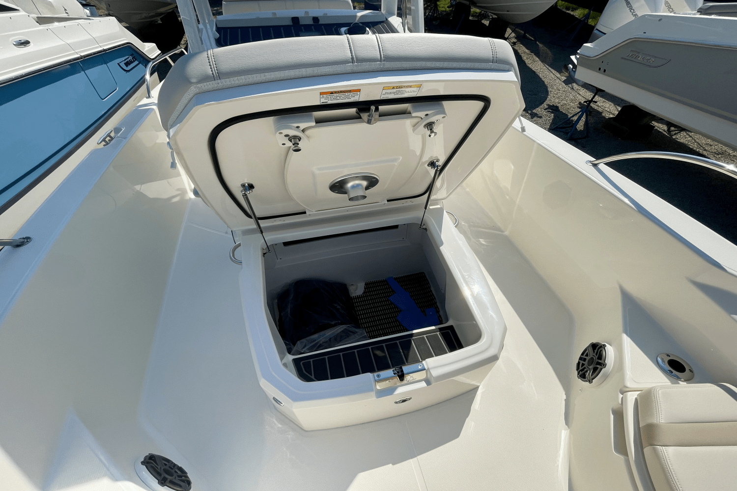 2026 Boston Whaler 250 Dauntless Image Thumbnail #19