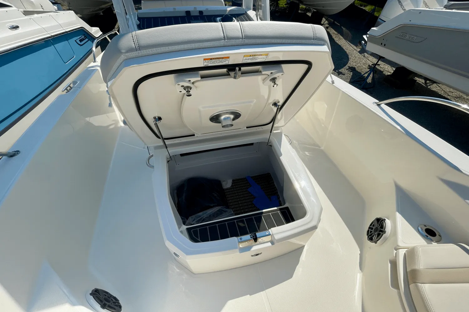 2026 Boston Whaler 250 Dauntless Image Thumbnail #19