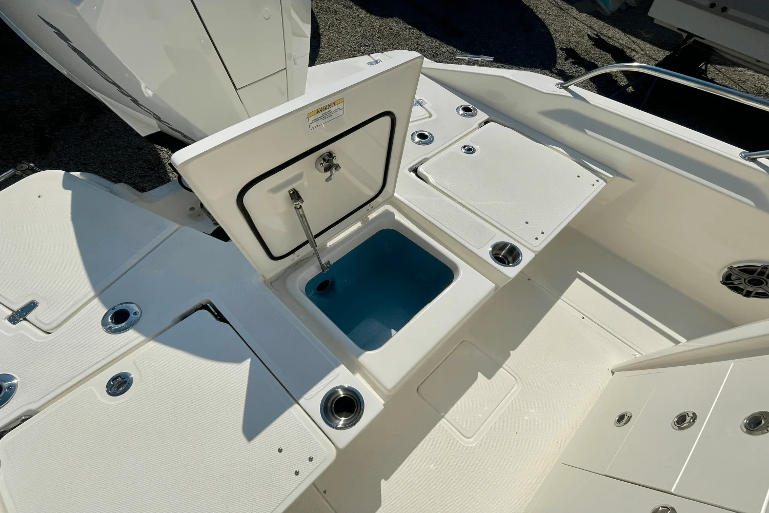 2026 Boston Whaler 250 Dauntless Image Thumbnail #9