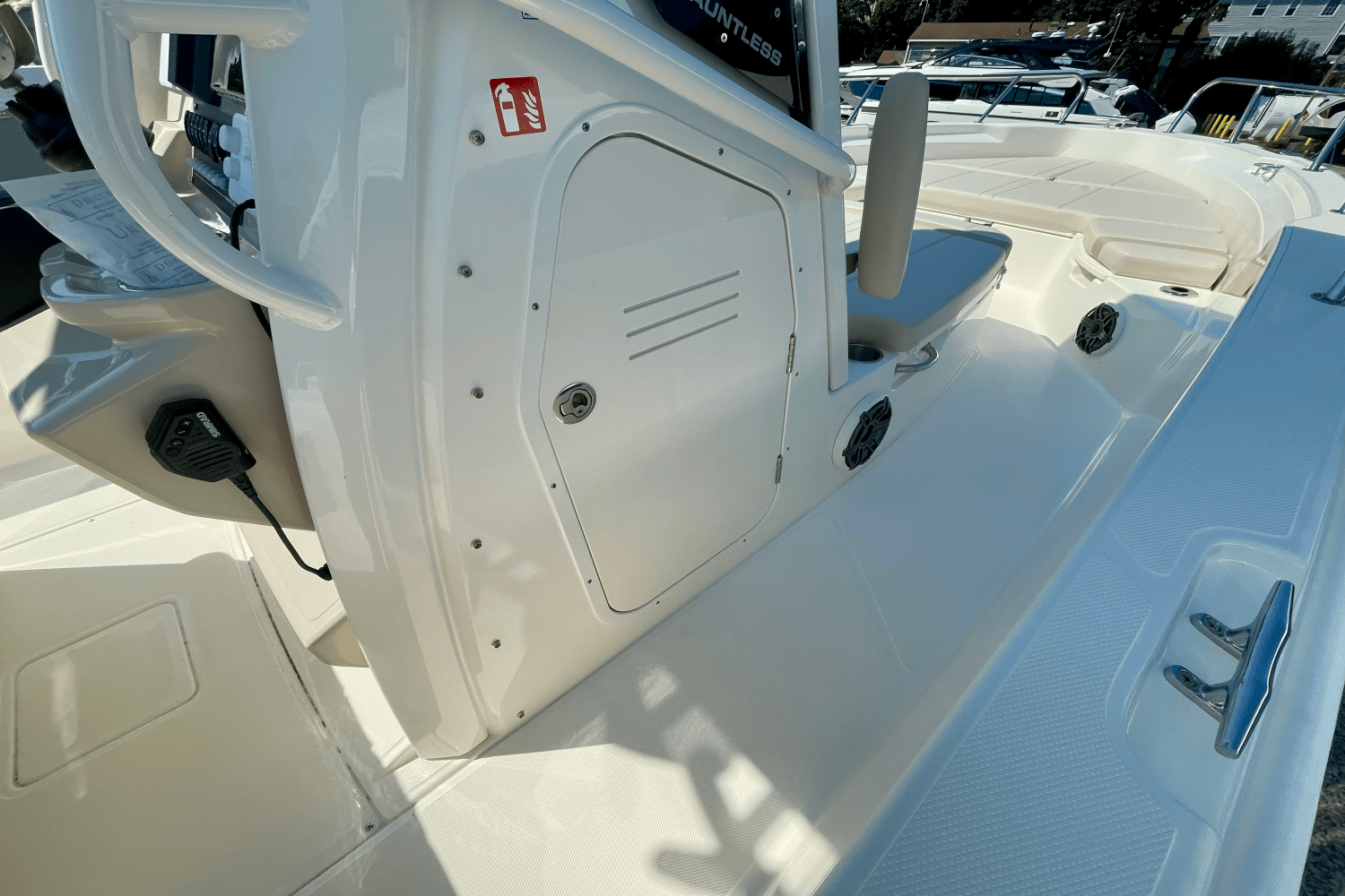 2026 Boston Whaler 250 Dauntless Image Thumbnail #15