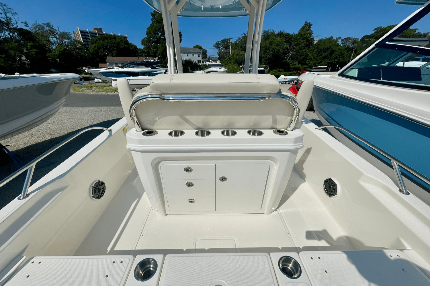 2026 Boston Whaler 250 Dauntless Image Thumbnail #7