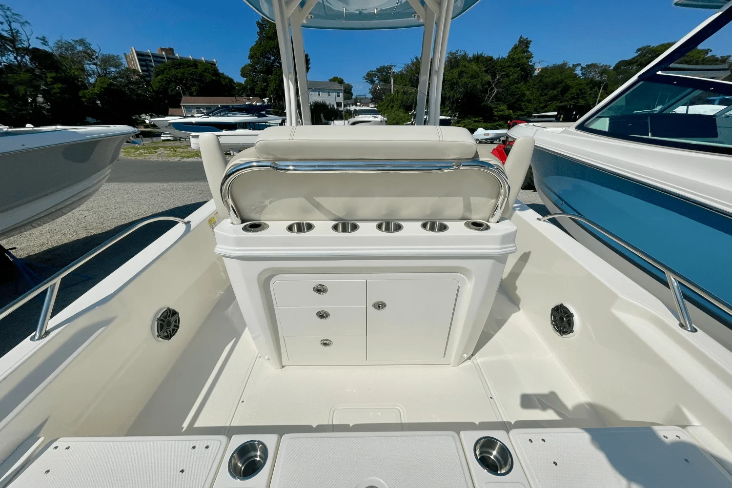 2026 Boston Whaler 250 Dauntless Image Thumbnail #7