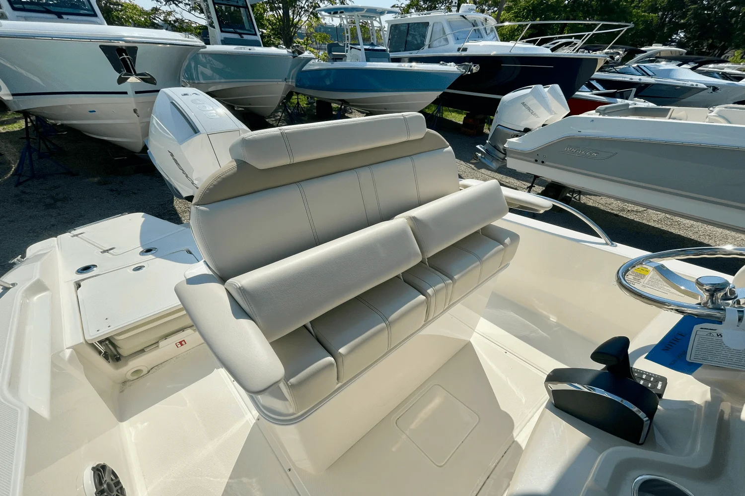 2026 Boston Whaler 250 Dauntless Image Thumbnail #11