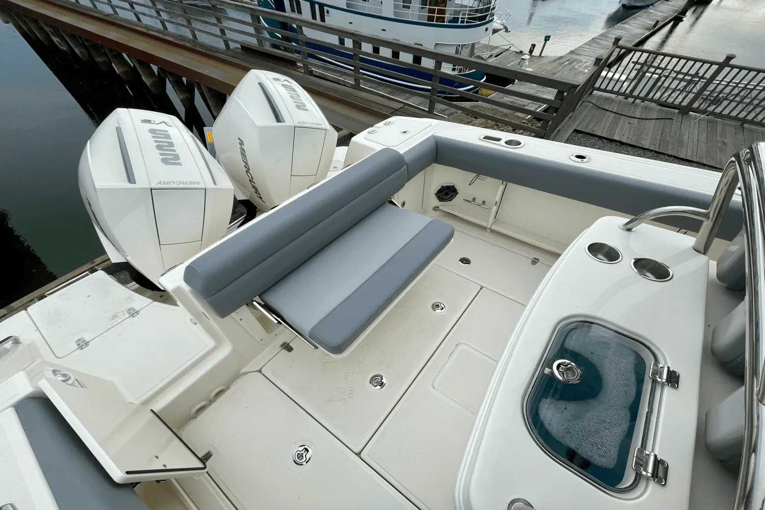 2025 Boston Whaler 250 Outrage Image Thumbnail #5