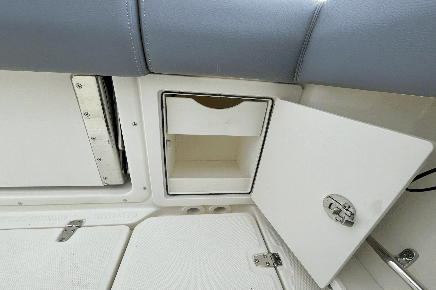 2025 Boston Whaler 250 Outrage Image Thumbnail #6