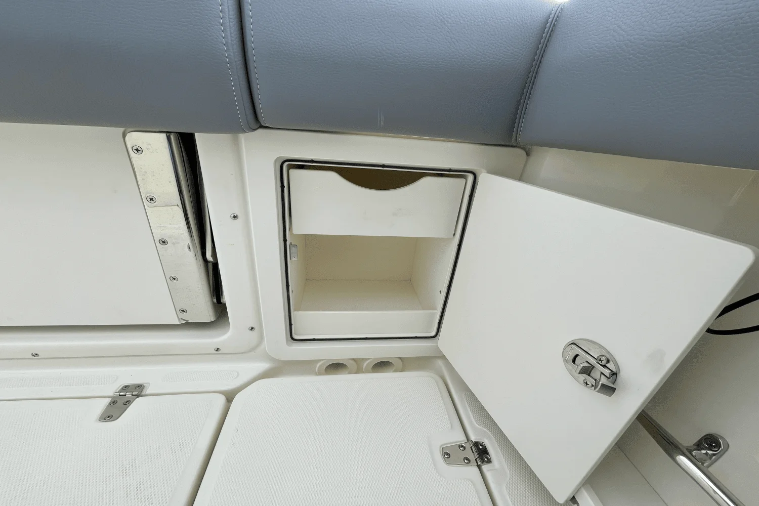 2025 Boston Whaler 250 Outrage Image Thumbnail #6