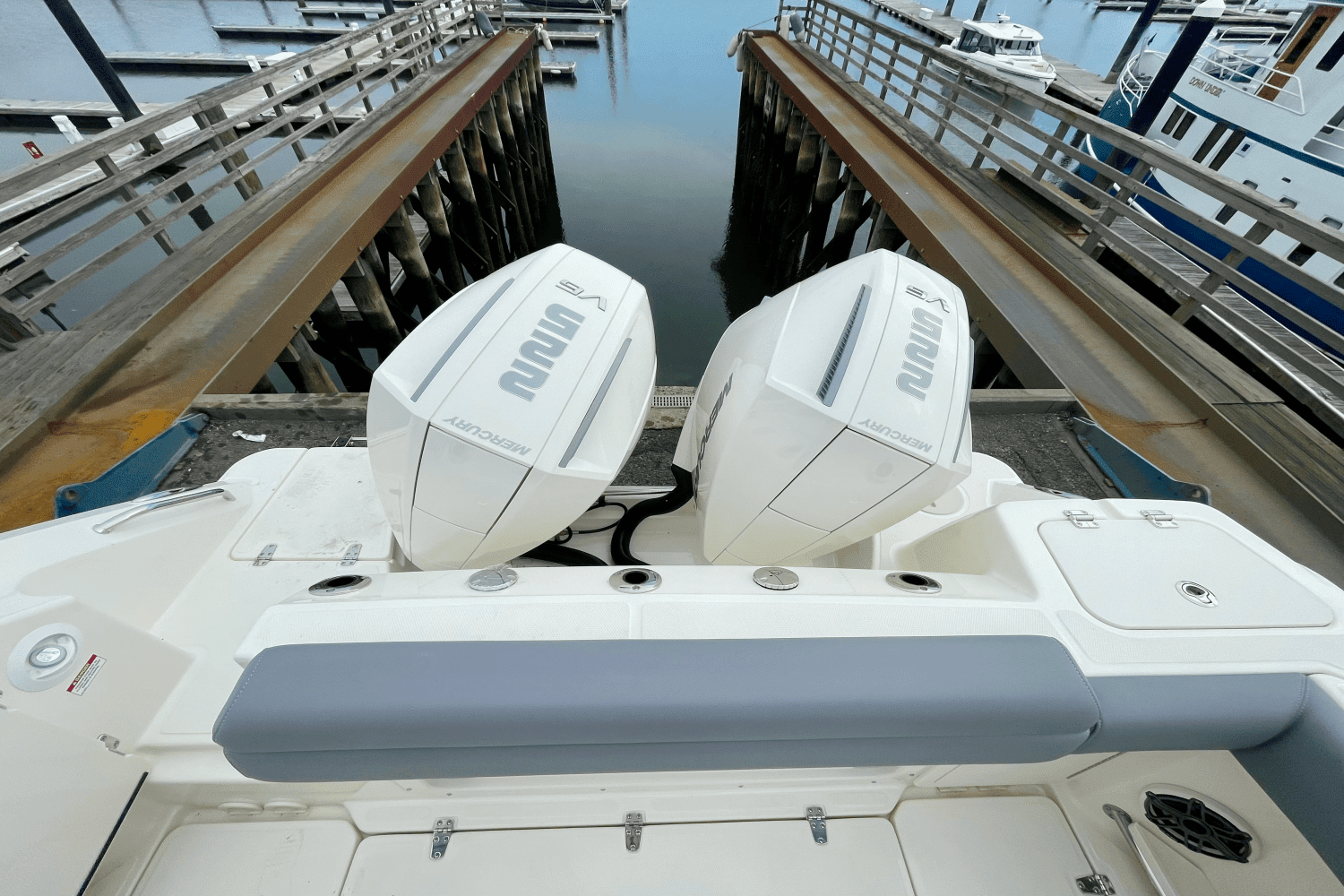 2025 Boston Whaler 250 Outrage Image Thumbnail #3