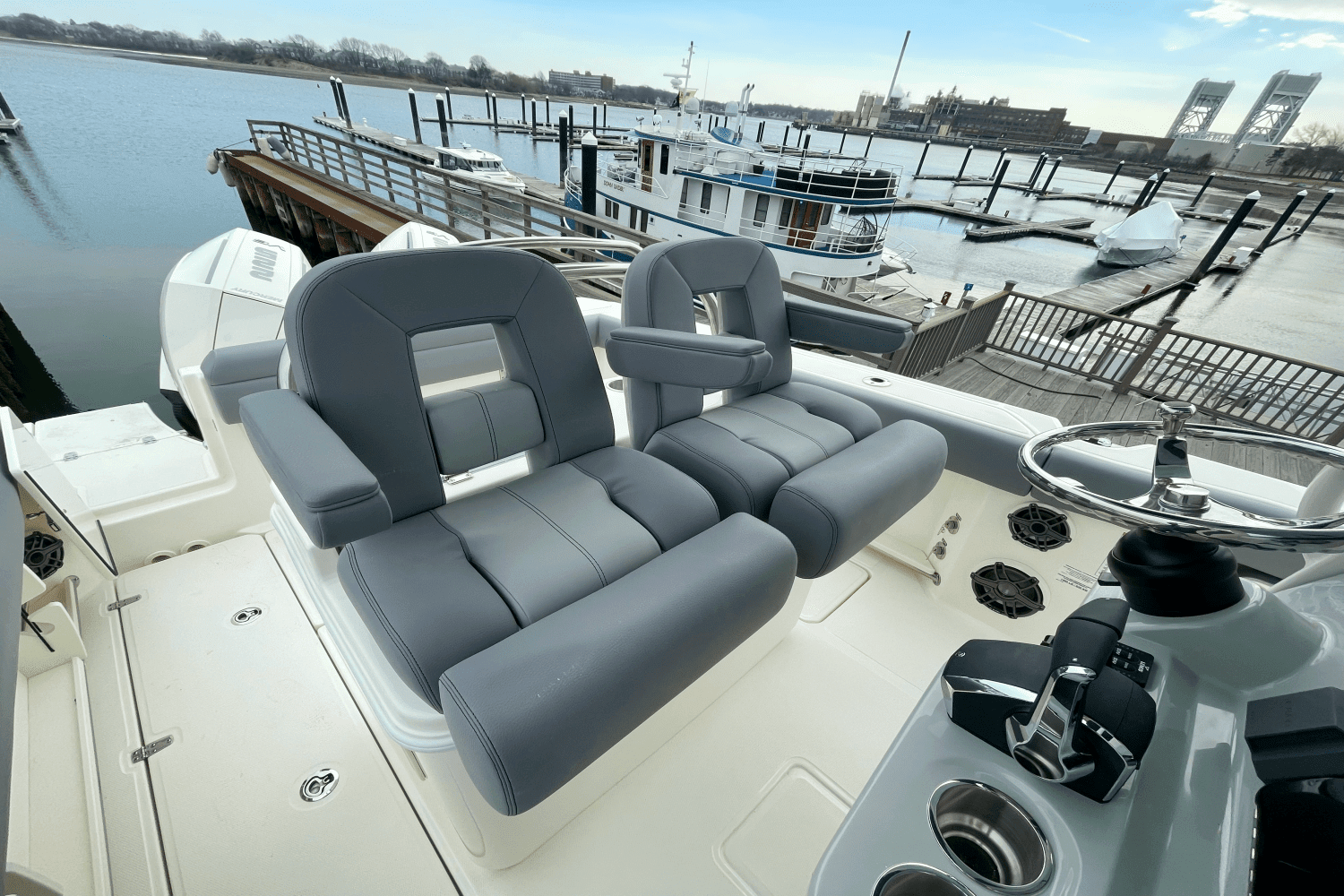 2025 Boston Whaler 250 Outrage Image Thumbnail #13