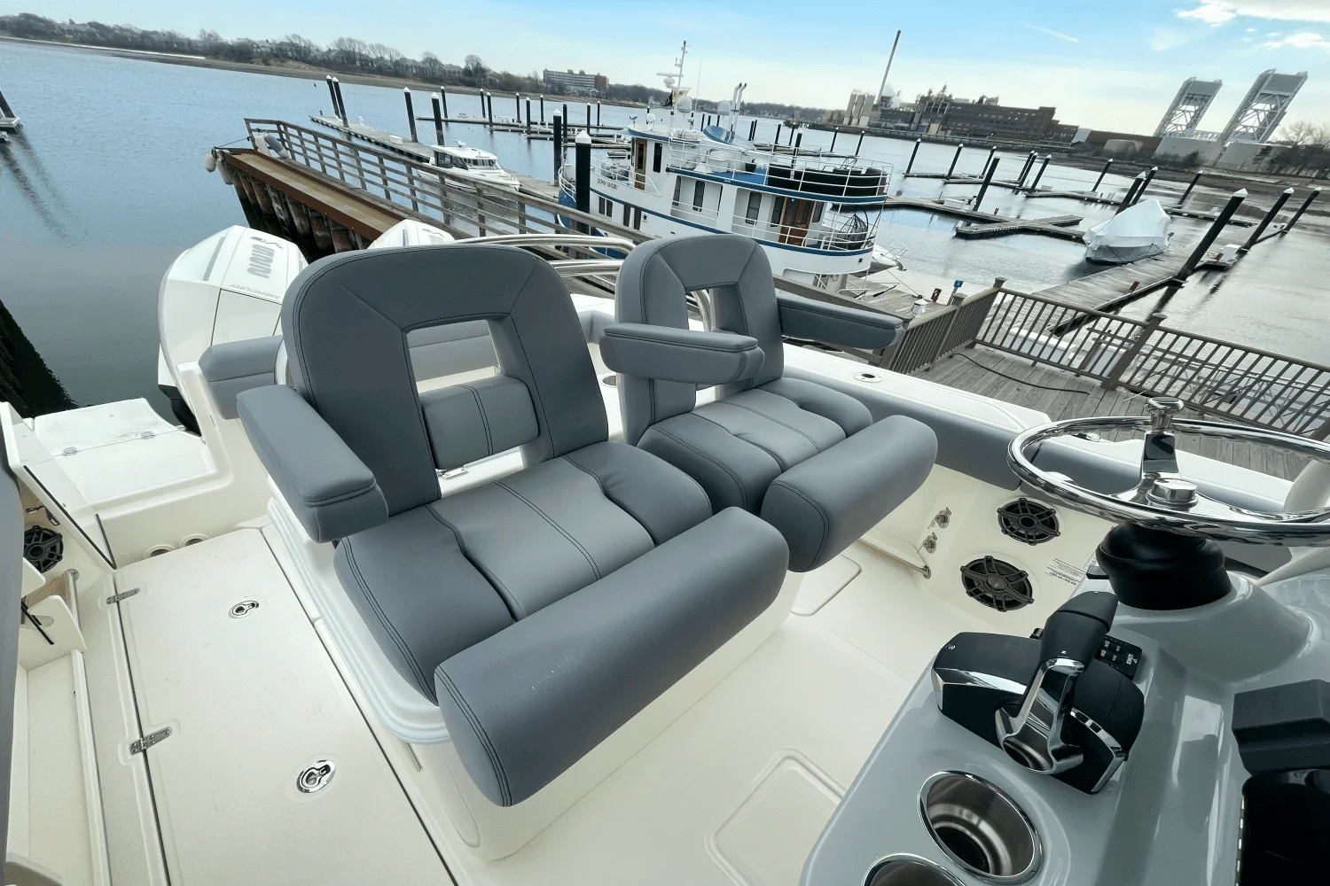 2025 Boston Whaler 250 Outrage Image Thumbnail #13