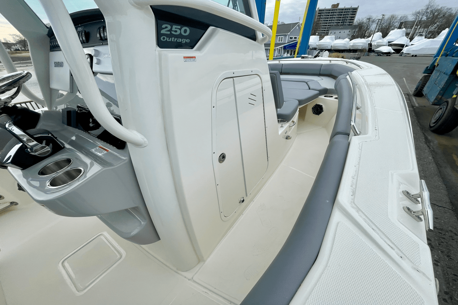 2025 Boston Whaler 250 Outrage Image Thumbnail #17
