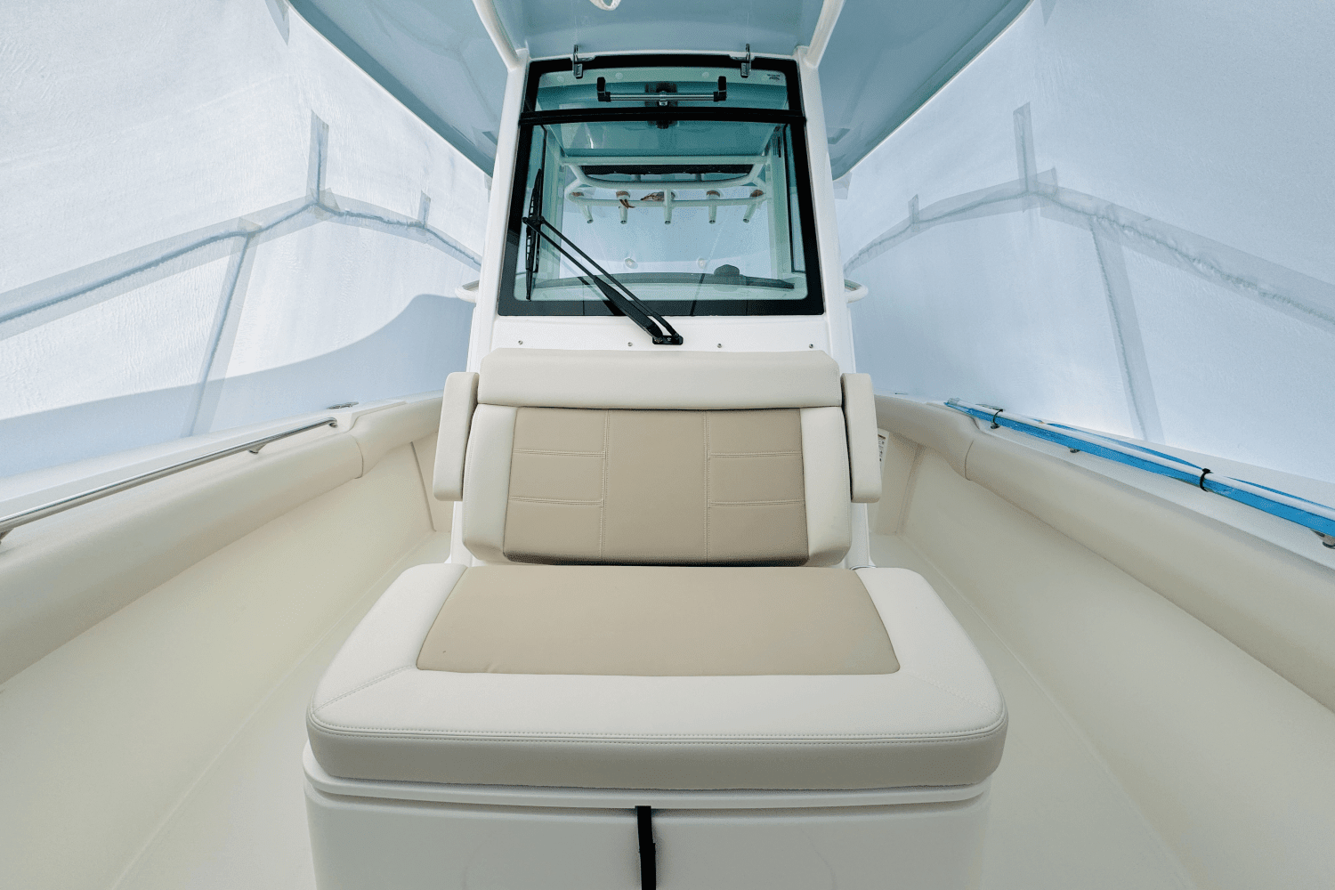 2025 Boston Whaler 250 Outrage Image Thumbnail #16