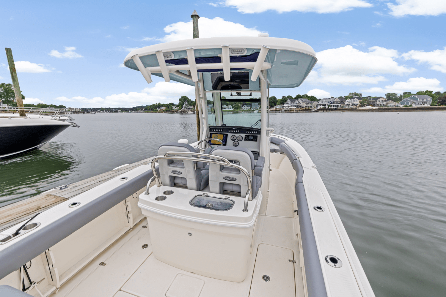 2025 Boston Whaler 250 Outrage Image Thumbnail #12