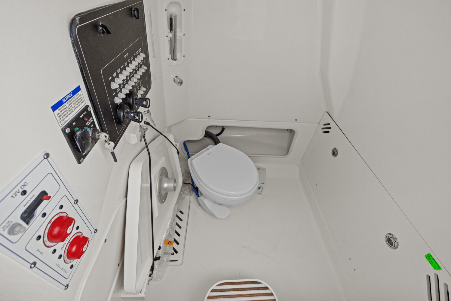 2025 Boston Whaler 250 Outrage Image Thumbnail #29