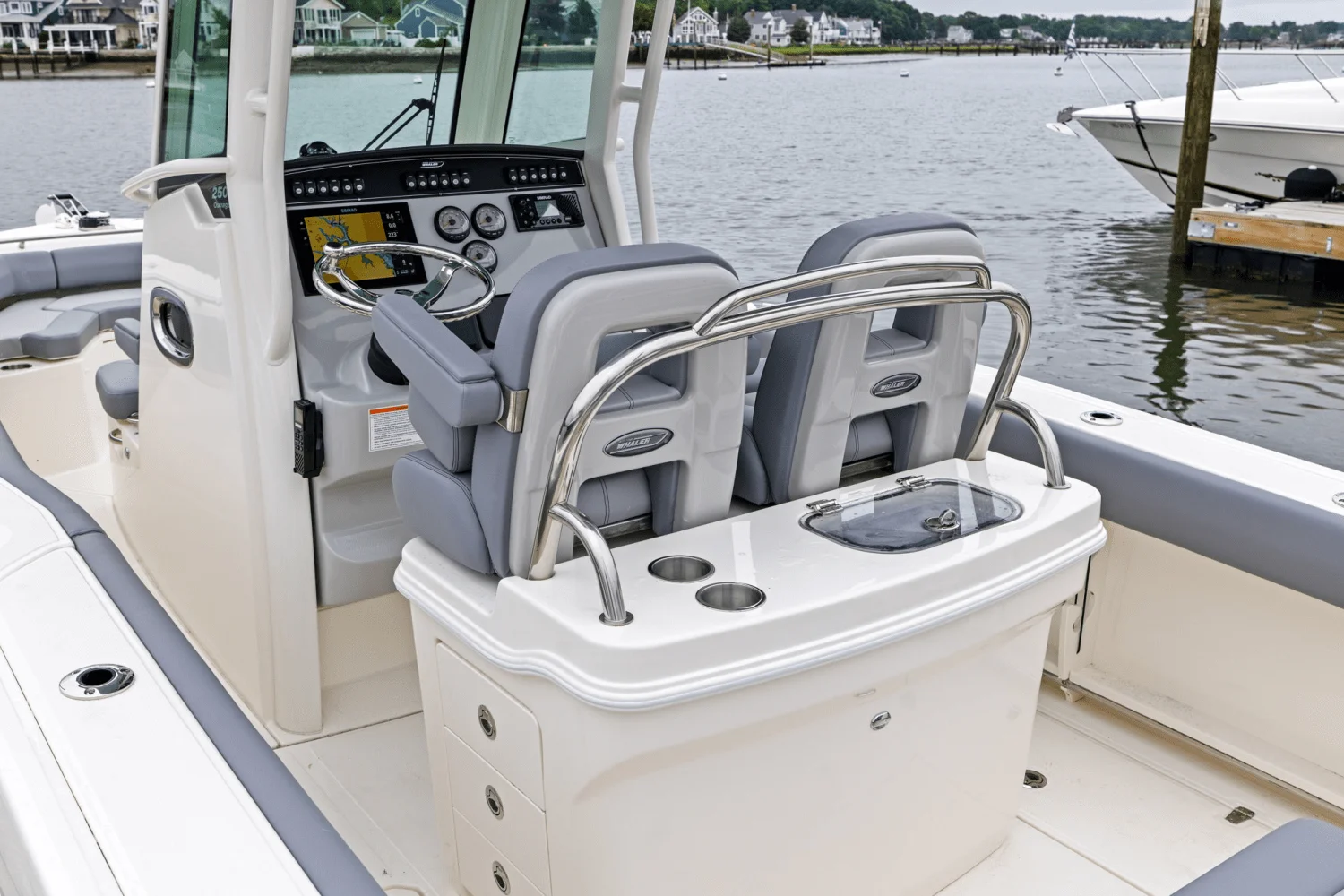 2025 Boston Whaler 250 Outrage Image Thumbnail #14