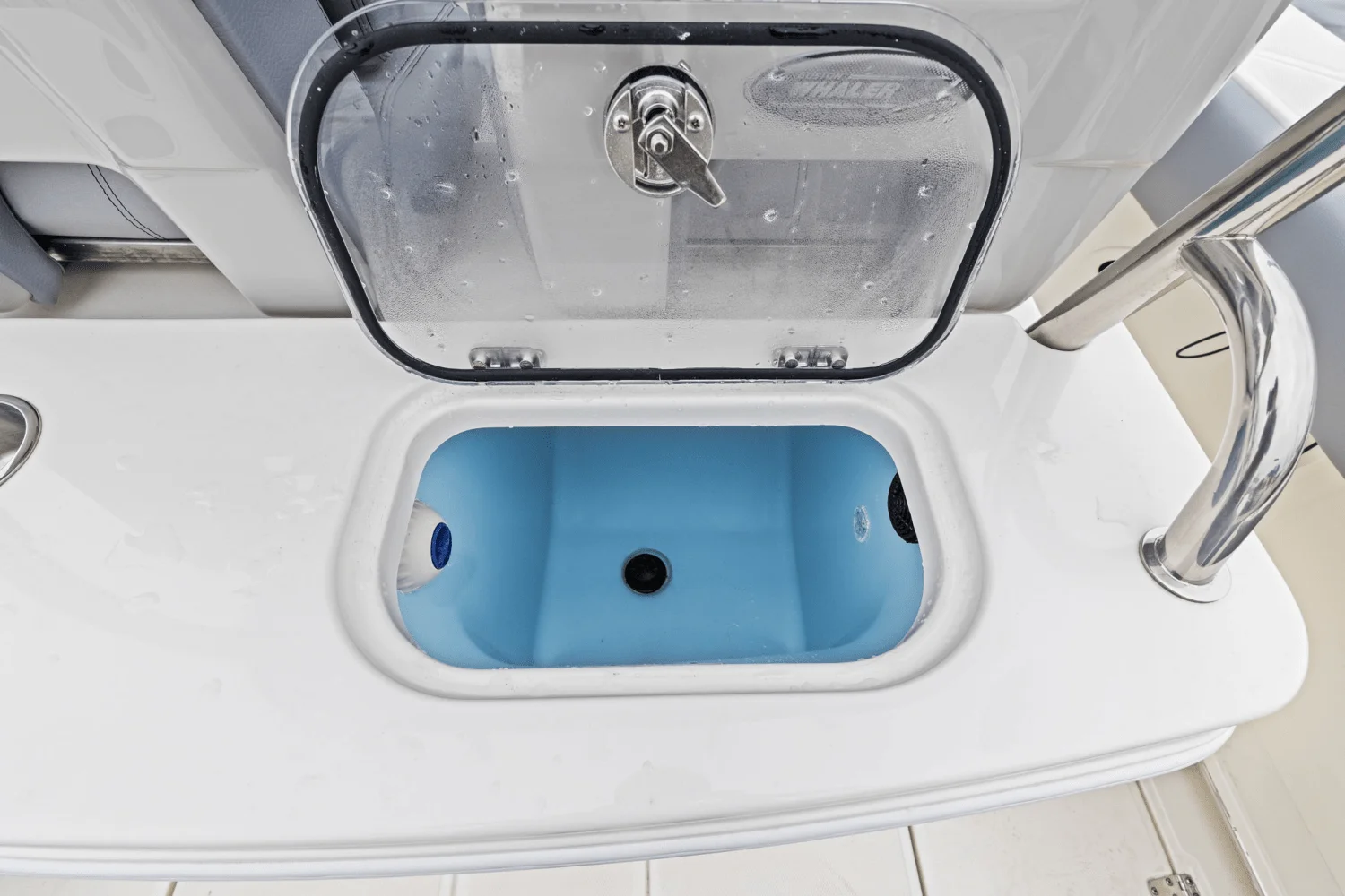 2025 Boston Whaler 250 Outrage Image Thumbnail #17