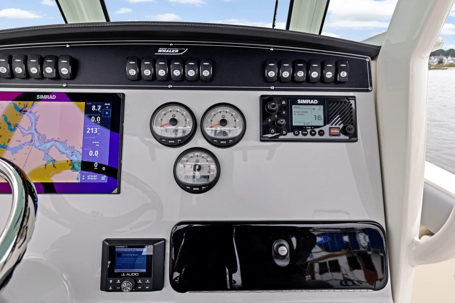 2025 Boston Whaler 250 Outrage Image Thumbnail #28