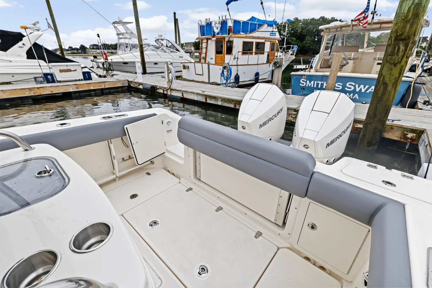 2025 Boston Whaler 250 Outrage Image Thumbnail #9