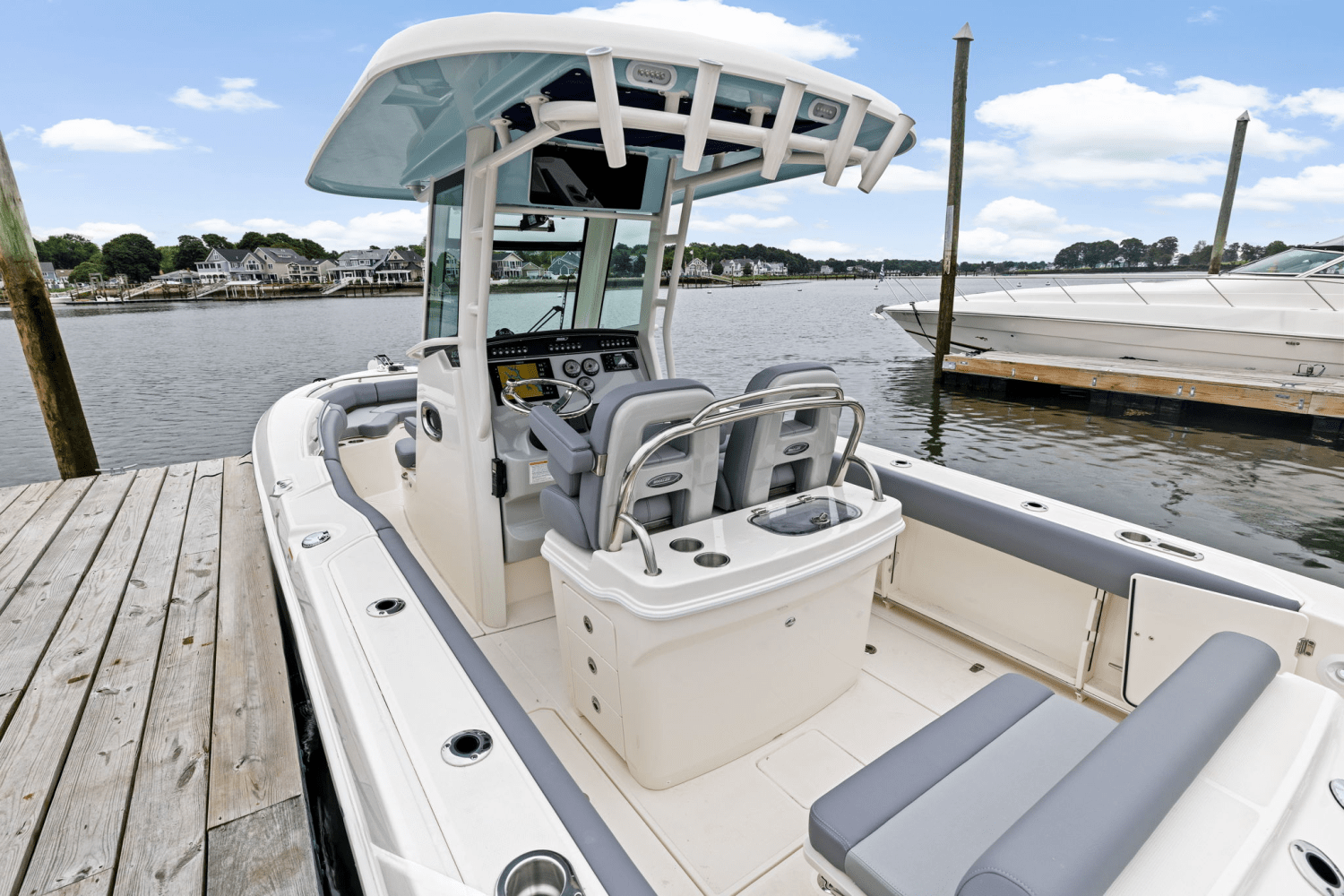 2025 Boston Whaler 250 Outrage Image Thumbnail #13