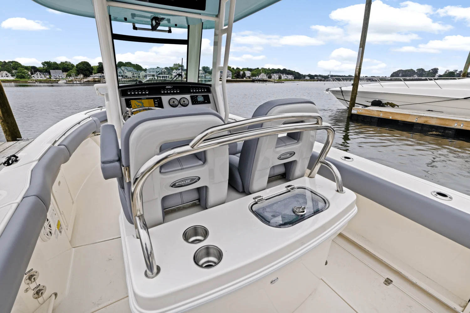 2025 Boston Whaler 250 Outrage Image Thumbnail #16