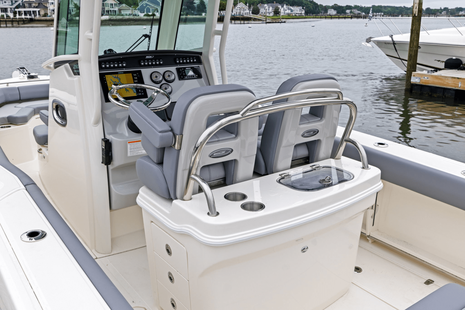 2025 Boston Whaler 250 Outrage Image Thumbnail #14