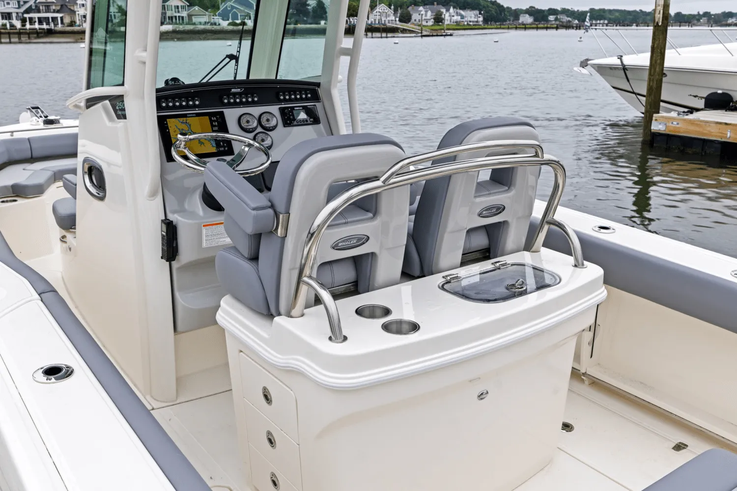 2025 Boston Whaler 250 Outrage Image Thumbnail #14