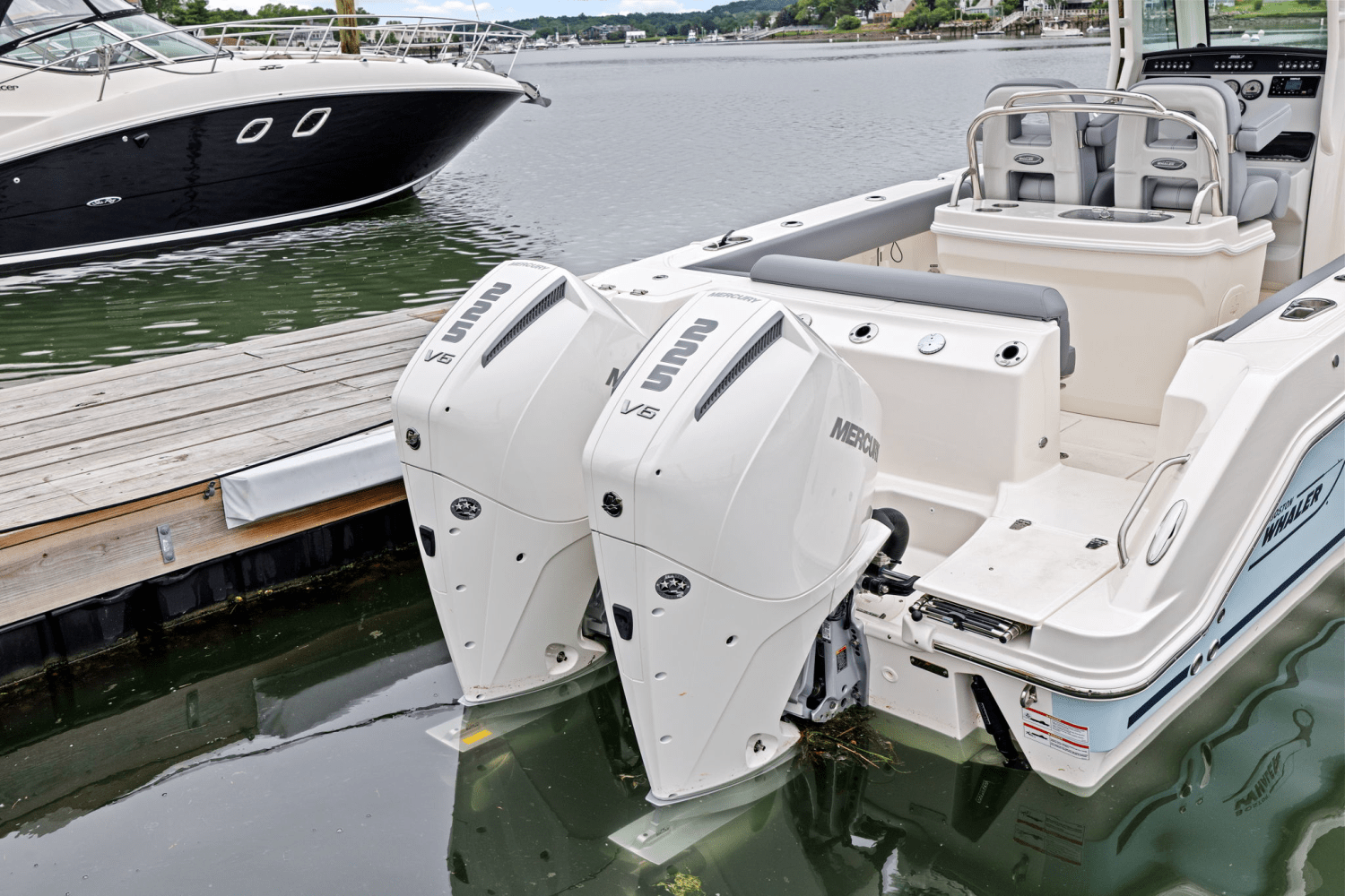 2025 Boston Whaler 250 Outrage Image Thumbnail #6