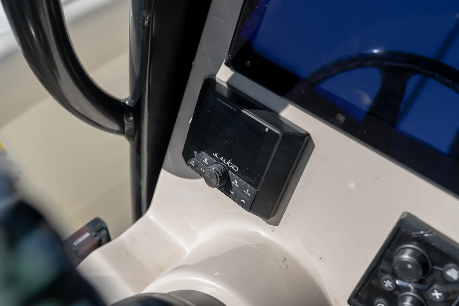 2025 Boston Whaler 250 Outrage Image Thumbnail #31