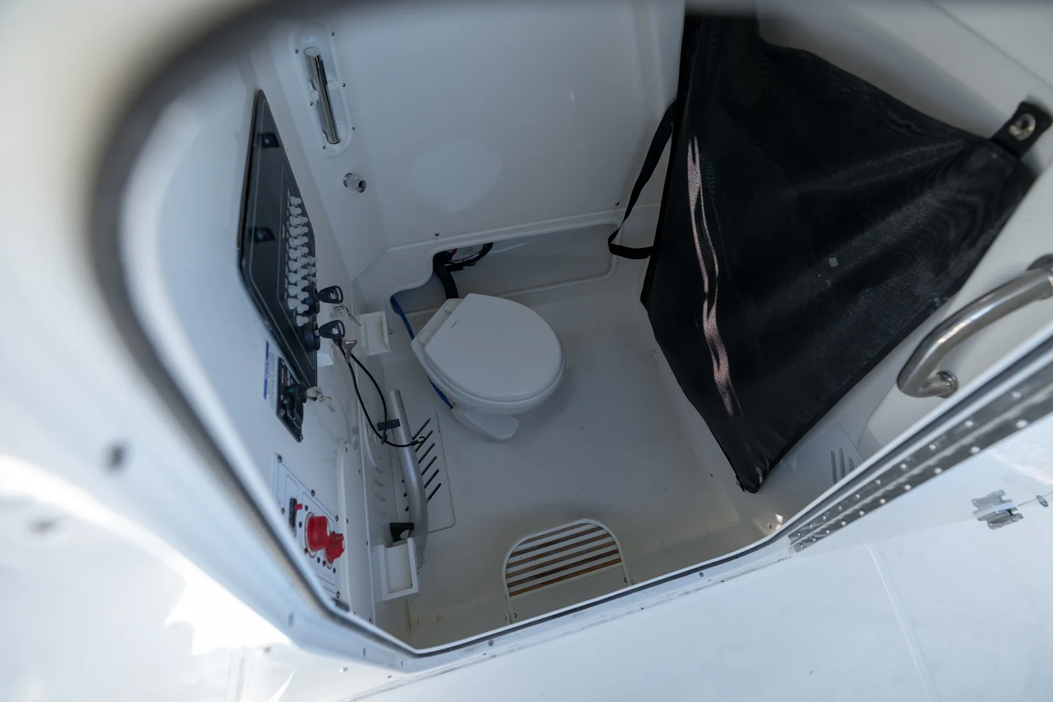 2025 Boston Whaler 250 Outrage Image Thumbnail #25