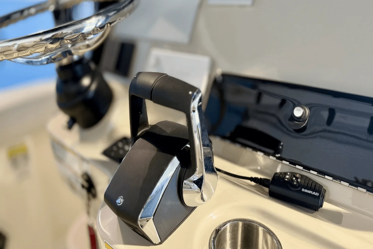 2025 Boston Whaler 250 Outrage Image Thumbnail #9