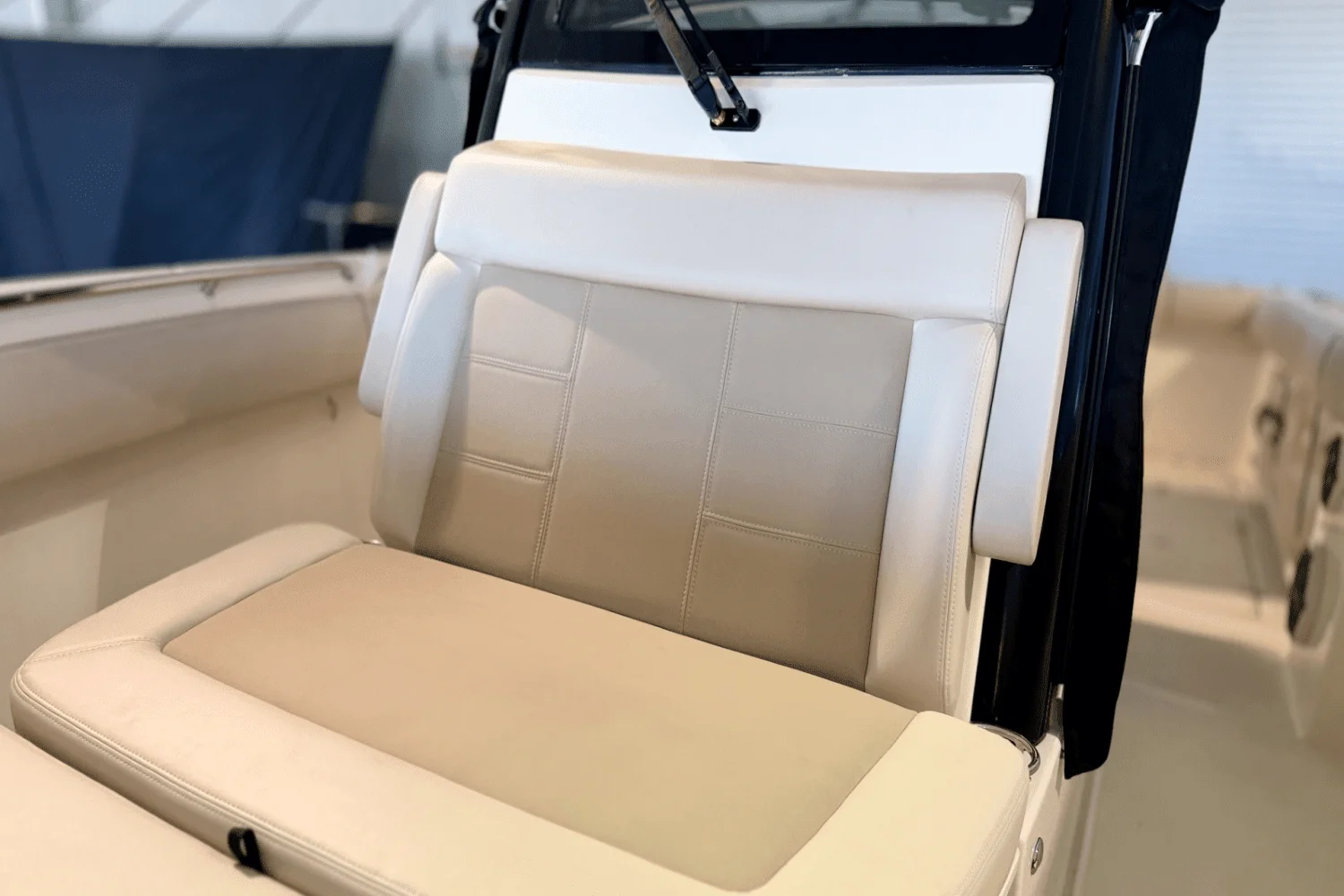 2025 Boston Whaler 250 Outrage Image Thumbnail #15