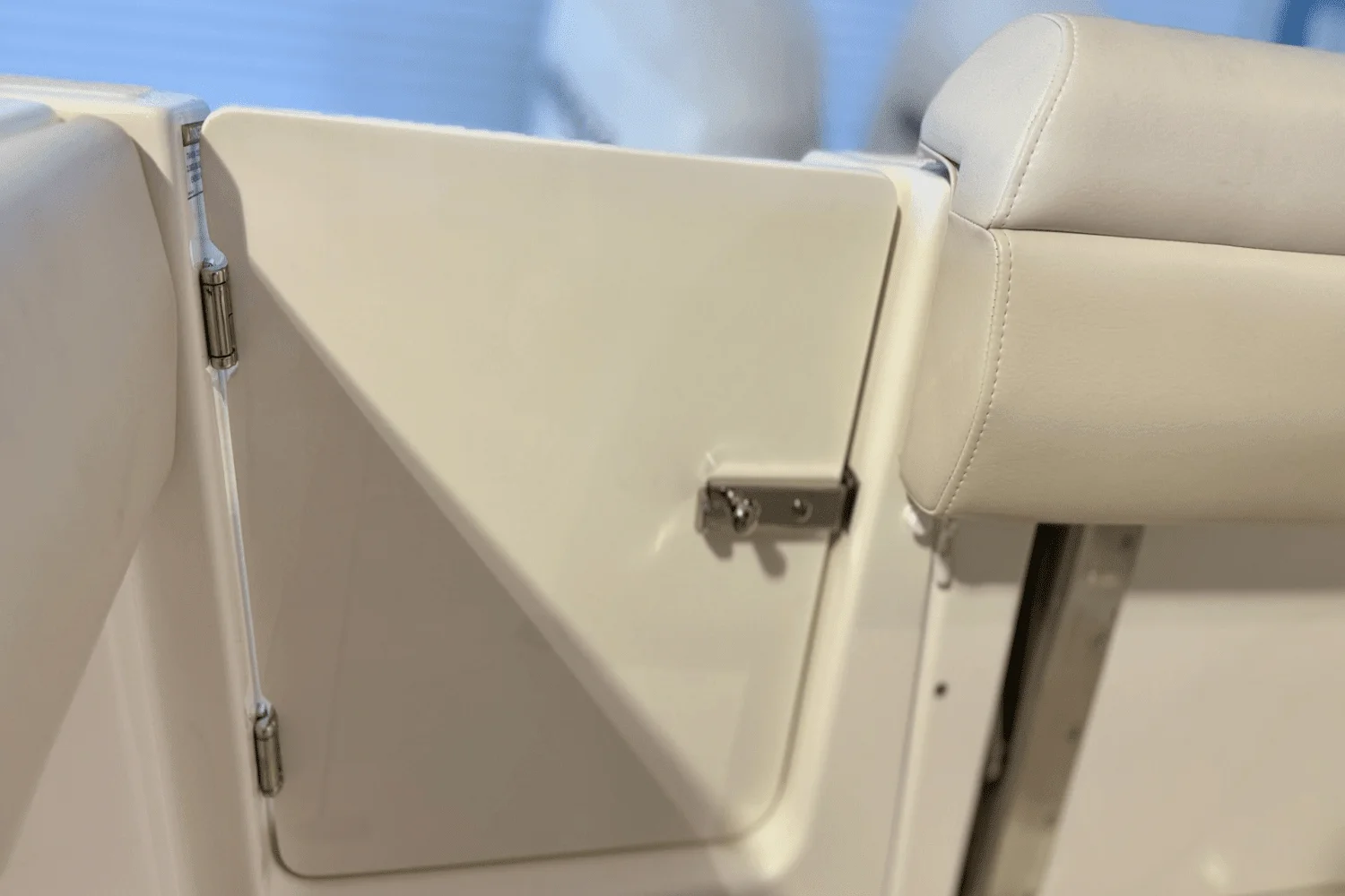 2025 Boston Whaler 250 Outrage Image Thumbnail #20