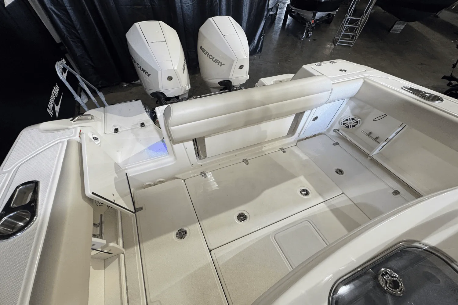 2025 Boston Whaler 250 Outrage Image Thumbnail #8