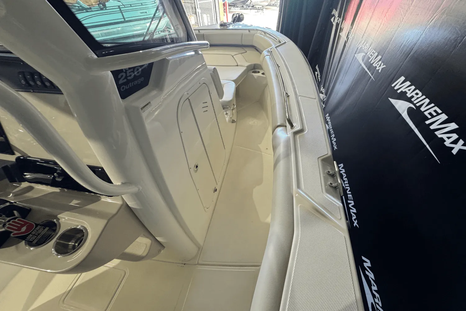 2025 Boston Whaler 250 Outrage Image Thumbnail #19