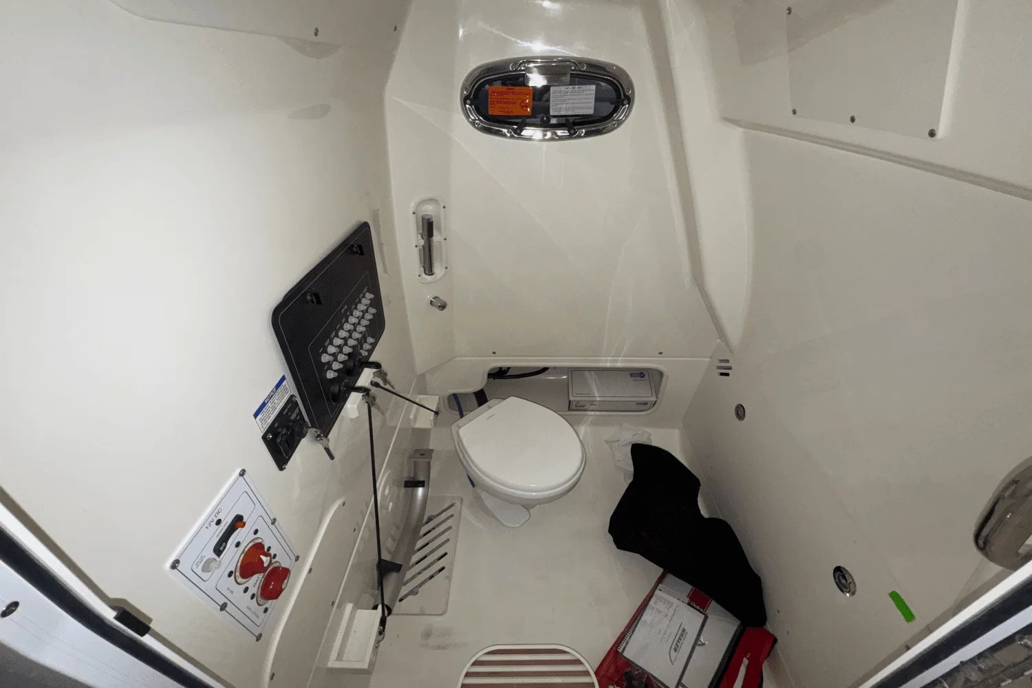 2025 Boston Whaler 250 Outrage Image Thumbnail #20