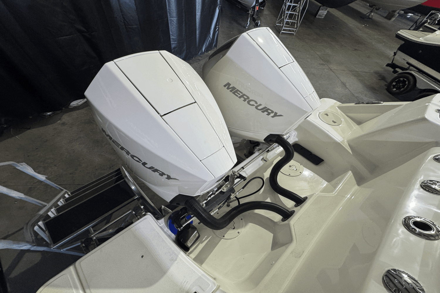 2025 Boston Whaler 250 Outrage Image Thumbnail #6