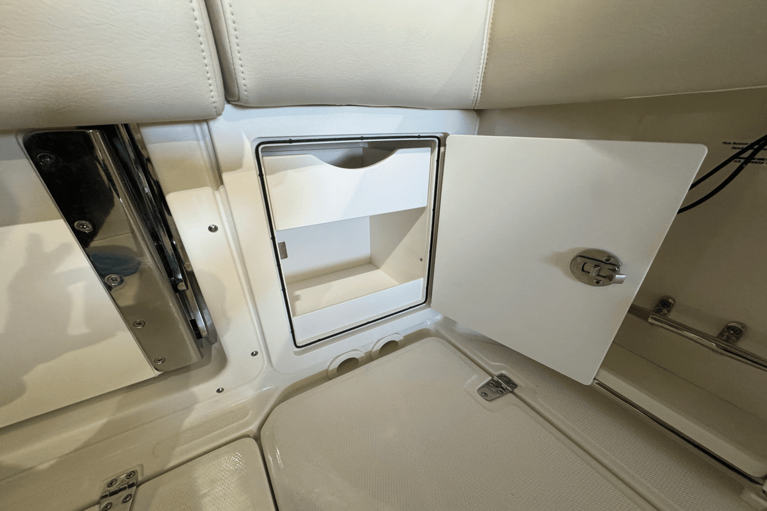 2025 Boston Whaler 250 Outrage Image Thumbnail #10