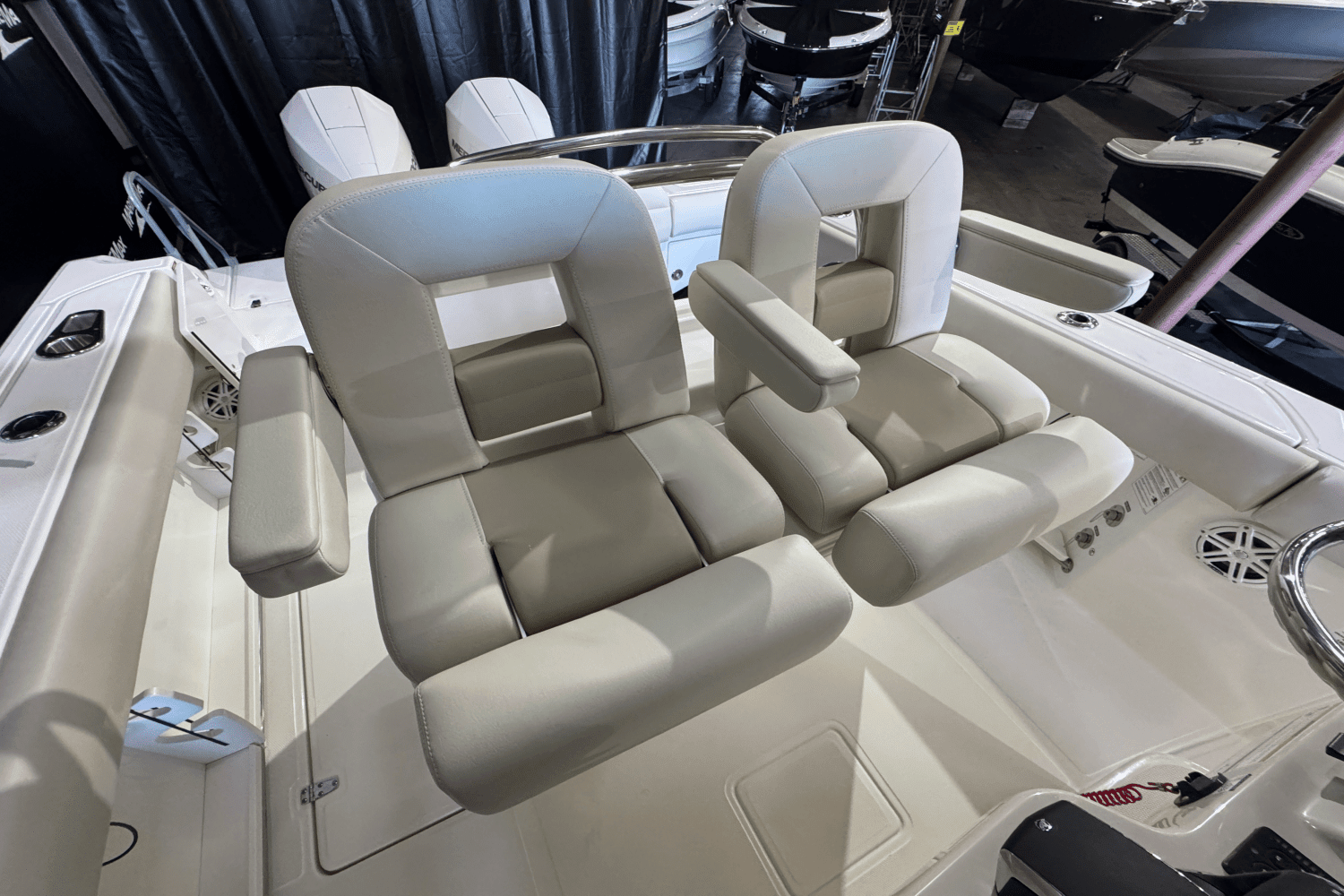 2025 Boston Whaler 250 Outrage Image Thumbnail #15