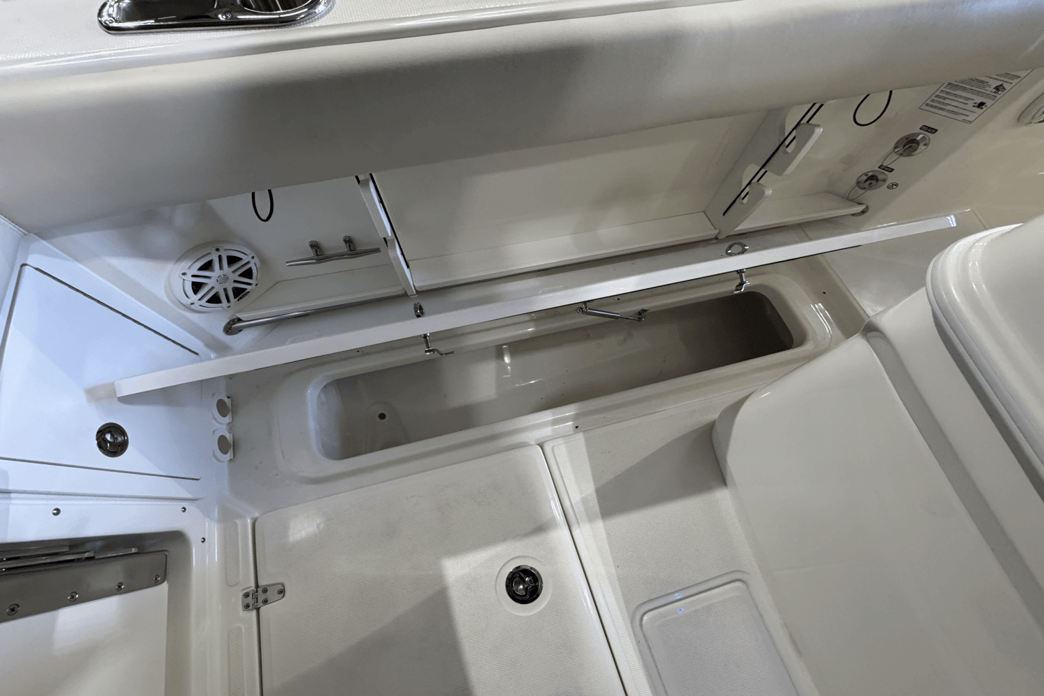 2025 Boston Whaler 250 Outrage Image Thumbnail #11