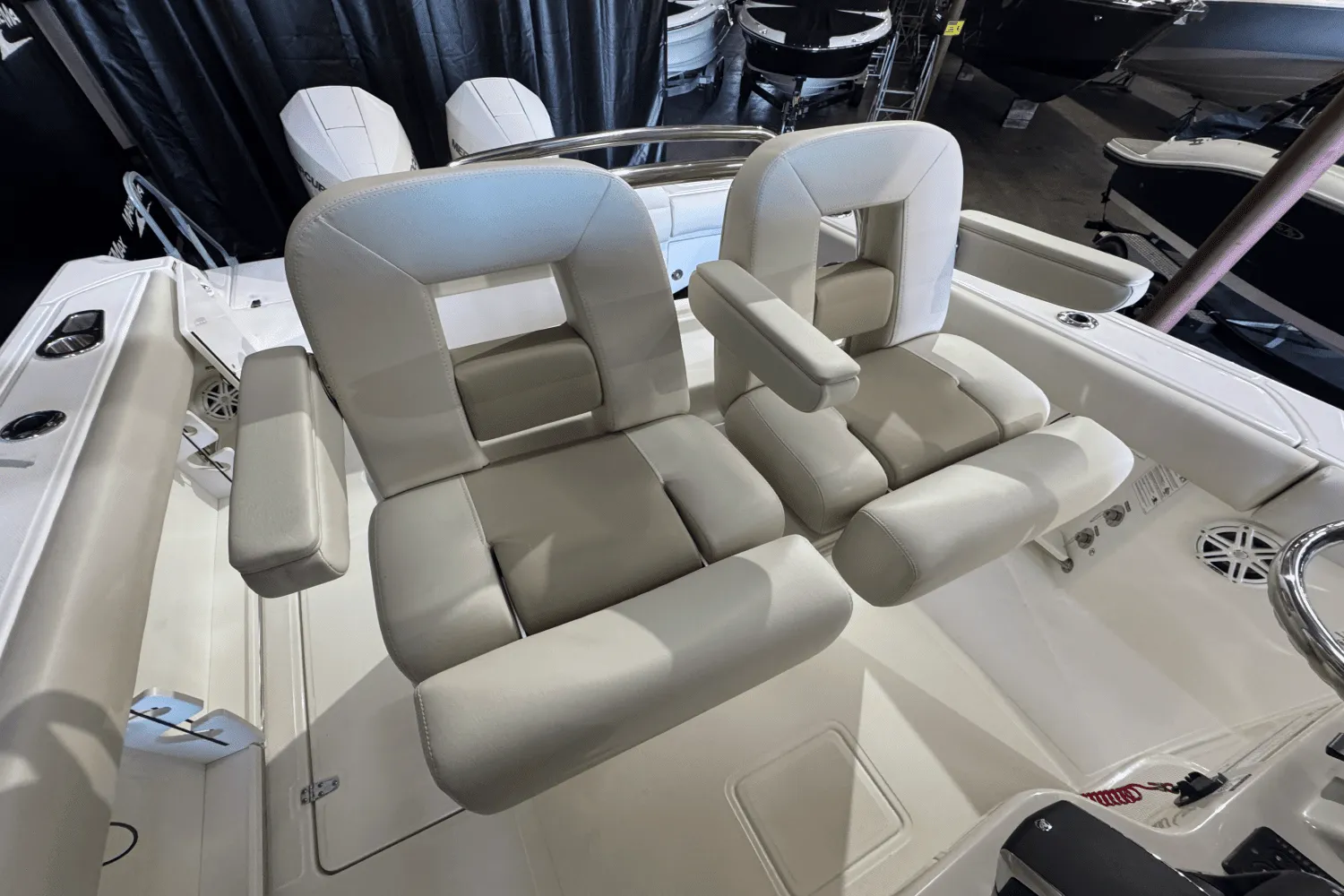 2025 Boston Whaler 250 Outrage Image Thumbnail #15