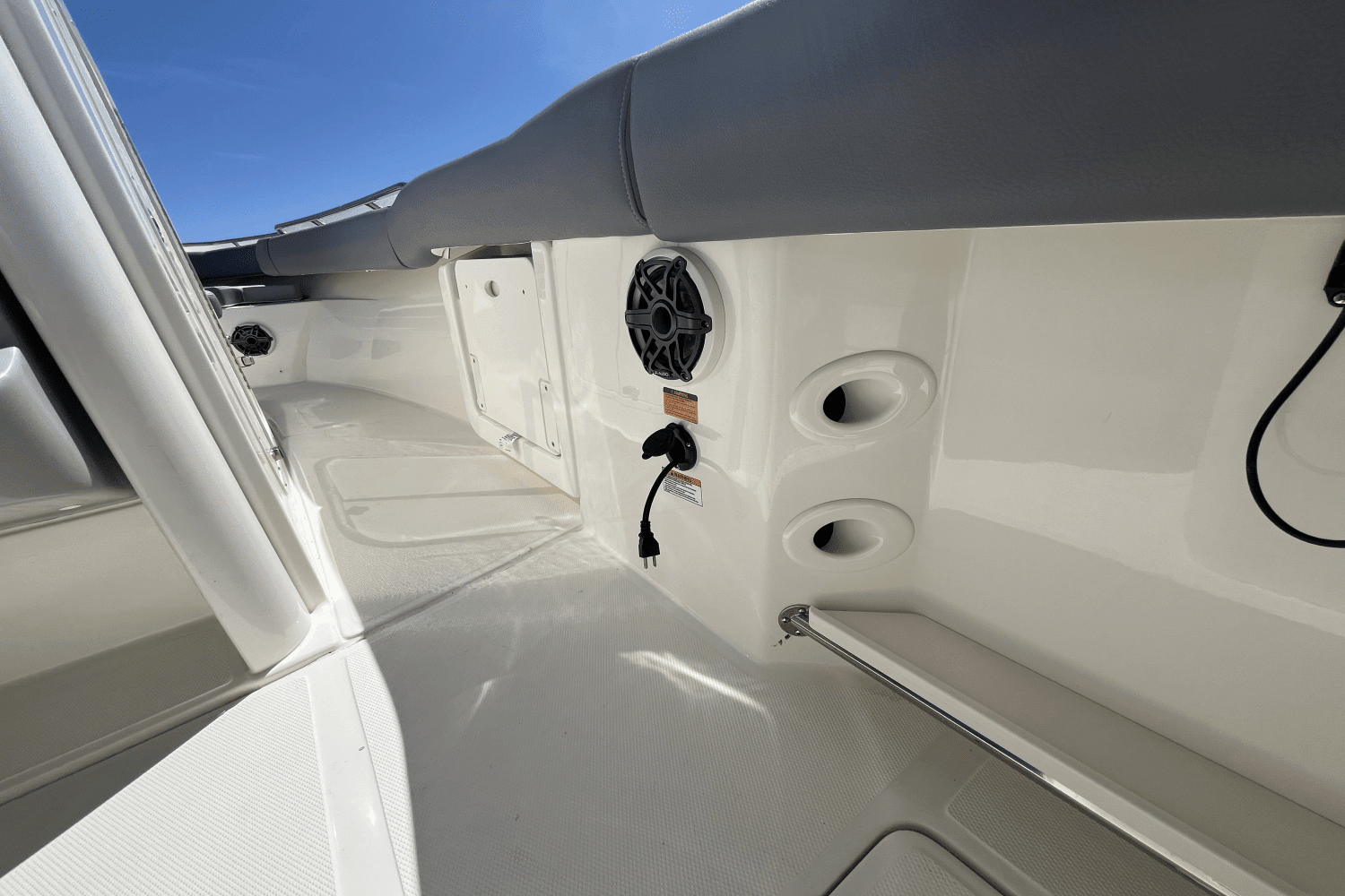 2025 Boston Whaler 250 Outrage Image Thumbnail #11