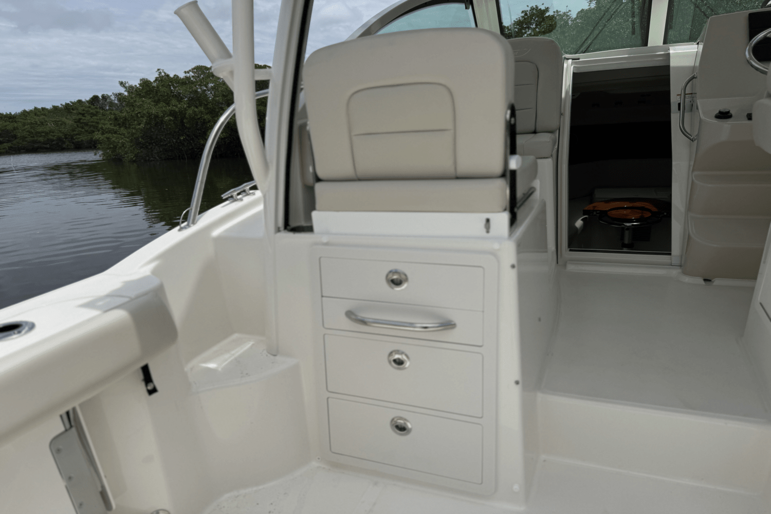 2025 Boston Whaler 285 Conquest Image Thumbnail #12