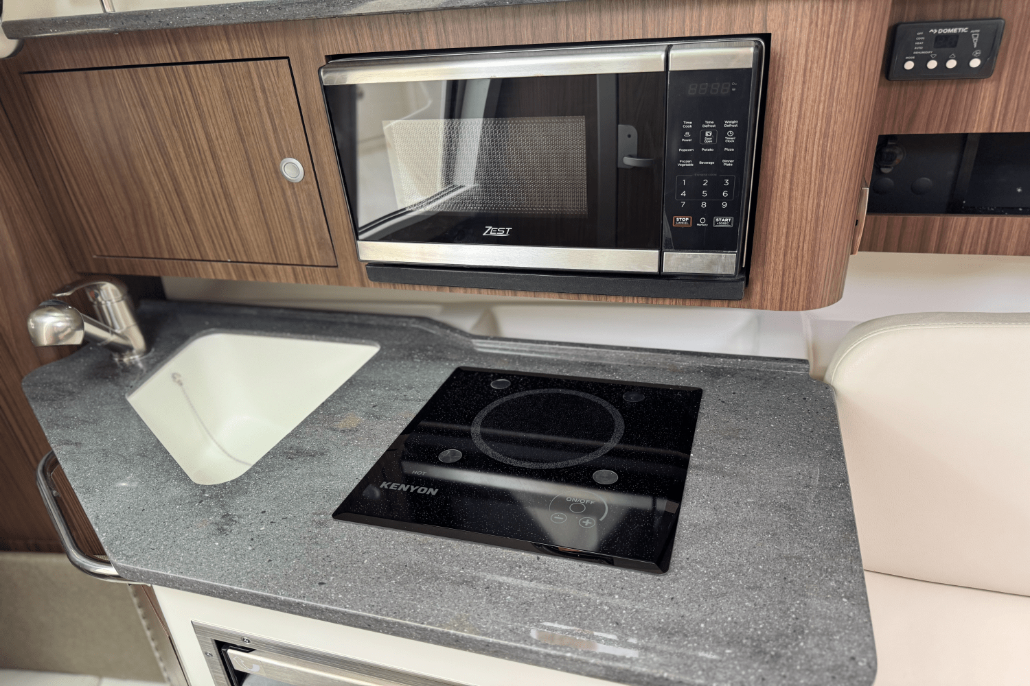2025 Boston Whaler 285 Conquest Image Thumbnail #31